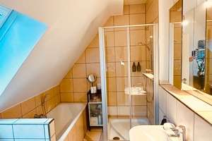 Charmante Villen-Dachgeschosswohnung mit Schlafempore in Duisburg-Homberg – Die vollständige Adresse der Immobilie erhältst du vom Anbieter., 47198 Alt-Homberg, Duisburg – Vorschaubild 7