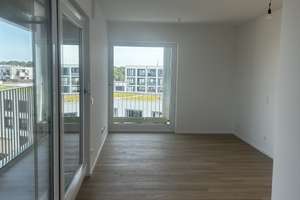 Erstbezug! Exklusive 2-Zimmer-Panoramawohnung mit Rundum-Balkon, EBK, TG-Stell – Bezug ab 01.12.2025 – Hermine-von-Parish-Straße 43, 81245 Neupasing, München – Vorschaubild 1
