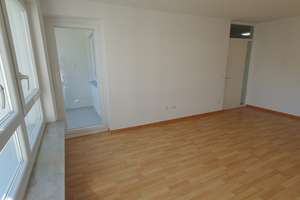 Helle 2,5-Zimmer-Wohnung mit zwei Balkonen – ruhig, grün und bestens angebunden (1 Min. zur U-Bahn!) – Die vollständige Adresse der Immobilie erhältst du vom Anbieter., 81375 Neuhadern, München – Vorschaubild 4