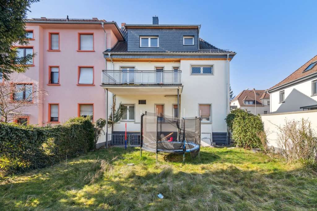 Saniertes Familien- oder Zweifamilienhaus mit großem Garten in Frankfurt-Fechenheim mit Flexibilität