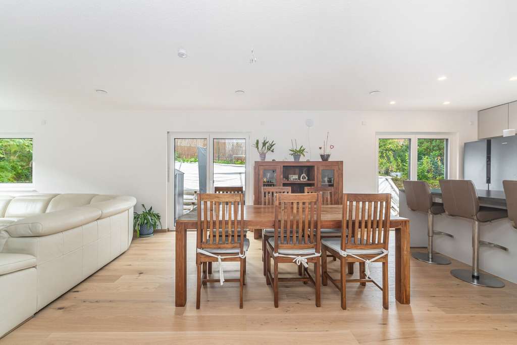 Immobilie in Kochel am See - Neuwertig & sofort bezugsfrei - Einfamilienhaus in Kochel mit viel Platz & Gestaltungsfreiheit - Bild 1