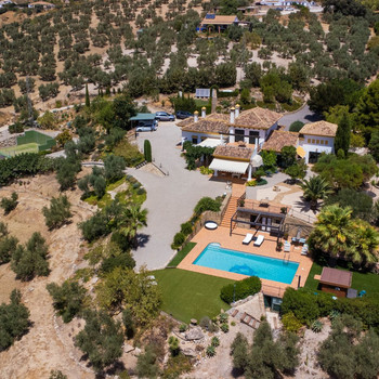 Spektakuläre Villa in Villanueva de la Concepción mit beeindruckendem Ausblick und Pool