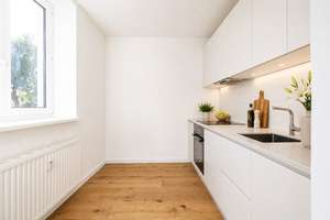 Wohnglück auf kompaktem Raum – frisch renoviert, barrierearm und mit Balkon! Aufzug & ruhige Lage! – Normannenstraße 7 b, 12524 Altglienicke, Berlin – Vorschaubild 2
