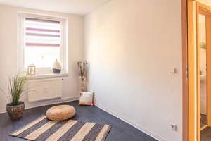 Hier blüht das Leben - 3-Raum-Wohnung in begrünter Wohnlage – Zschopauer Platz 13, 9126 Bernsdorf, Chemnitz – Vorschaubild 3