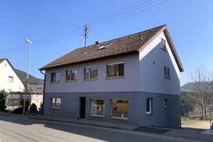 Sofort frei: Zweifamilienhaus mit zusätzlicher Ausbaureserve – Ostalbkreis – Vorschaubild 1