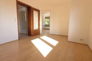 GEPFLEGTES MEHRFAMILIENHAUS NAHE FULDA – SOFORT VERFÜGBAR, PROVISIONSFREI UND MIT GROSSEM POTENZIAL – Die vollständige Adresse der Immobilie erhältst du vom Anbieter., 36041 Fulda – Vorschaubild 6