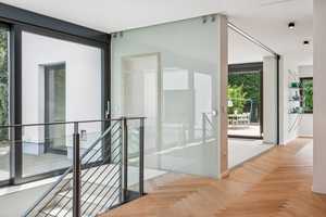 Sofort bezugsfertige Designervilla mit Traumblick fußläufig in die Innenstadt von Königstein – Hochtaunuskreis – Vorschaubild 3
