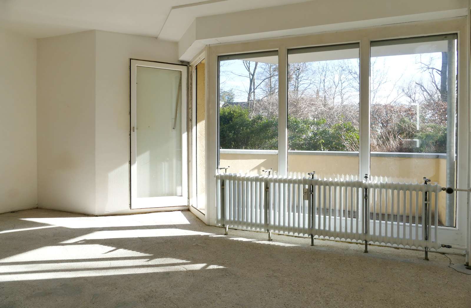 Alt-Westend: ohne Käuferprovision, bezugsfreie, mod.-bedürftige, helle Balkonwohnung in Ruhiglage!, Berlin – Bild 2