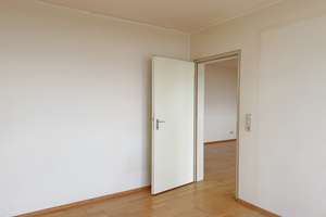 SKYLINE IM BLICK – Gut geschnittene 3-Zimmer-Wohnung mit Gestaltungspotenzial – 60385 Bornheim, Frankfurt am Main – Vorschaubild 4