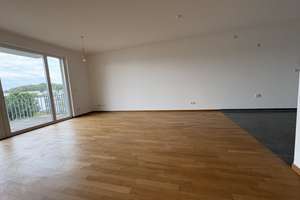 Junge Paare aufgepasst • Tolle 3 Zimmer - Wohnung mit Balkon und Parkett