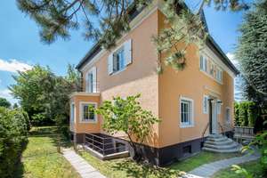 AIGNER - Rarität in Bestlage: Historische Villa mit Garten und Außenpool im Blumenviertel – Die vollständige Adresse der Immobilie erhältst du vom Anbieter., 81377 Großhadern, München – Vorschaubild 2