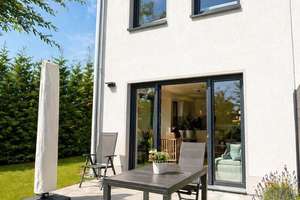 Wohnen mit Bestnote: Stilvolle Doppelhaushälfte mit Energieeffizienzklasse A+