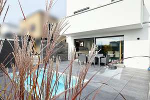 Moderne Doppelhaushälfte mit Pool, Sauna und Energieeffizienzklasse A+ – Die vollständige Adresse der Immobilie erhältst du vom Anbieter., 71116 Gärtringen – Vorschaubild 1