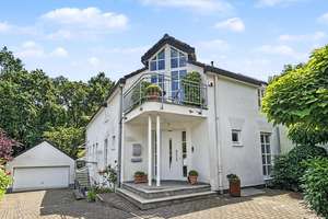 Repräsentatives Wohnen im Grünen - Exklusive Villa mit Einliegerwohnung in Köln-Hahnwald