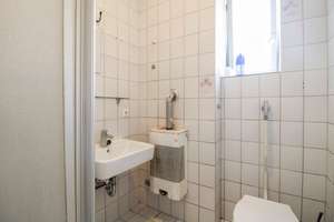 Bezugsfreie Hochparterre-Wohnung mit hohen Decken und zentraler Anbindung – 70374 Schmidener Vorstadt, Stuttgart – Vorschaubild 3