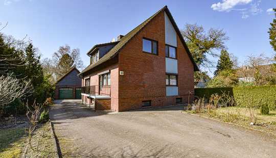 Bild von Großzügiges Einfamilienhaus mit vermieteter Wohneinheit in begehrter Lage von HH-Niendorf!