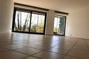 Sehr schön aufgeteilte 3–4-Zimmer-Wohnung mit Gäste-WC und großem Balkon zu verkaufen.