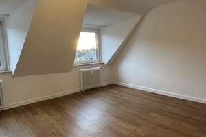 Wohntraum: Frisch sanierte, helle Dachgeschosswohnung in Düsseldorf-Gerresheim – Sonnbornstraße 18, 40625 Gerresheim, Düsseldorf – Vorschaubild 3
