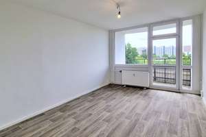 Frische renovierte 2-Zimmer-Wohnung schnell und unkompliziert anzumieten! – Albert-Wolf-Platz 1, 1239 Prohlis-Süd, Dresden – Vorschaubild 1