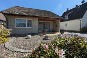 Freistehend auf großem Grundstück mit Garten und zwei Terrassen in Vorsfelde