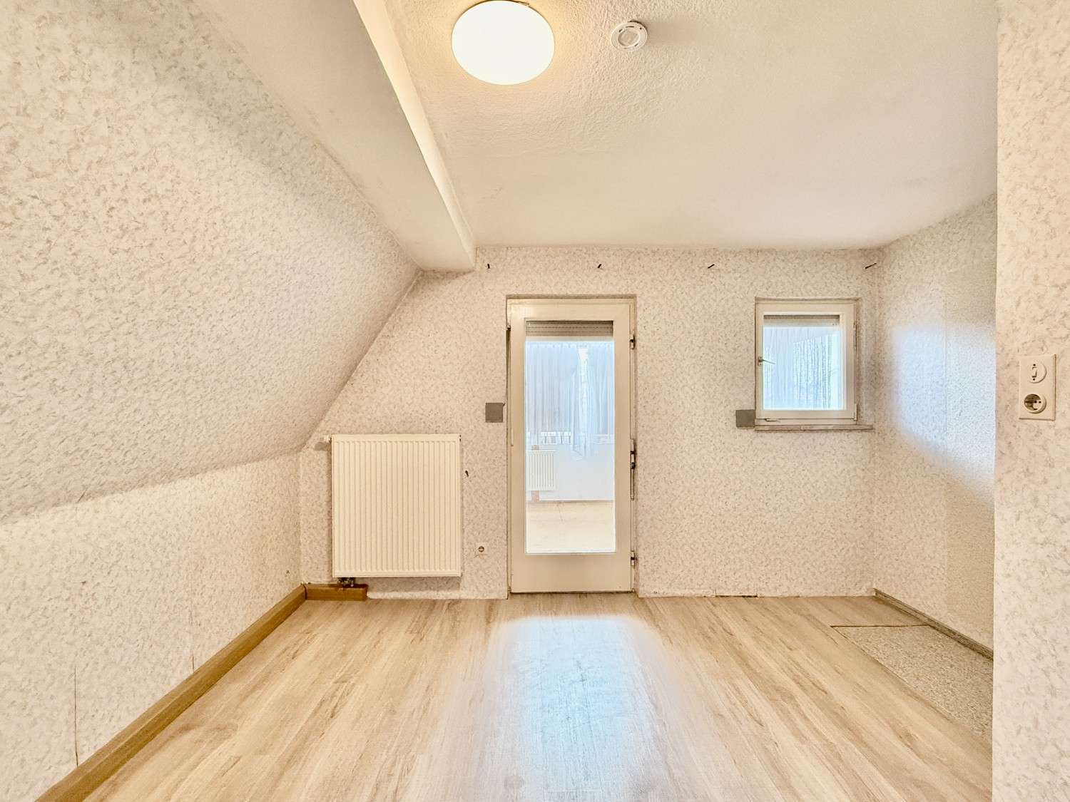 Immobilie in Möttingen - Einfamilienhaus auf außergewöhnlich großem Grundstück - Bild 9