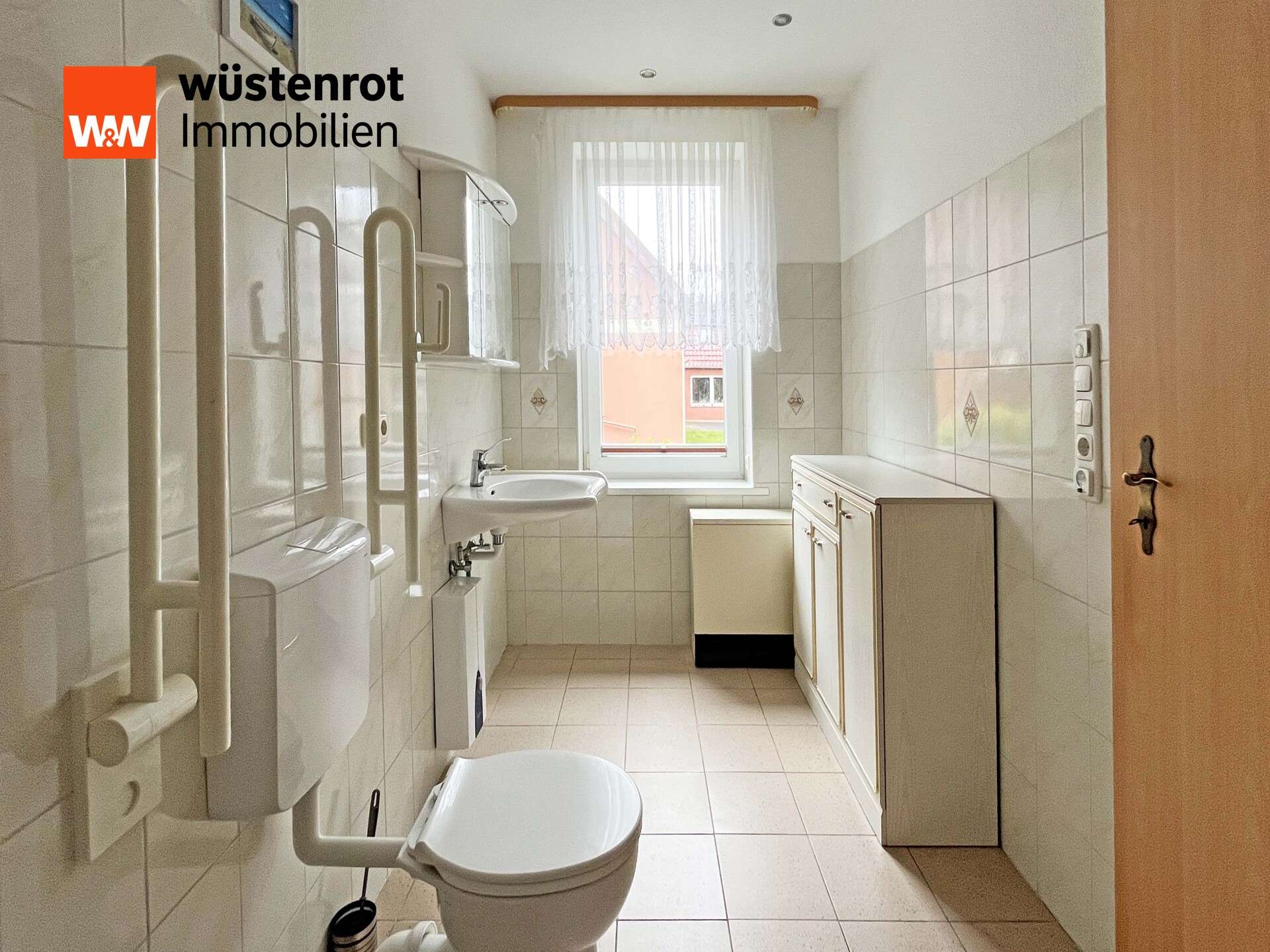 Immobilie in Anklam - WOHNANLAGE MIT EINEM DOPPEL- UND EINEM REIHENDOPPELHAUS + NEBENGEBÄUDE + GARAGE + PHOTOVOLTAIKANLAGE - Bild 6