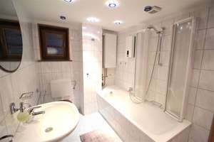 3 Wohnungen oder 5 Apartments: Wohnhaus möbliert, mit Gewerbefläche am Marktplatz in Homberg (Efze)  – Die vollständige Adresse der Immobilie erhältst du vom Anbieter., 34576 Homberg (Efze) – Vorschaubild 34