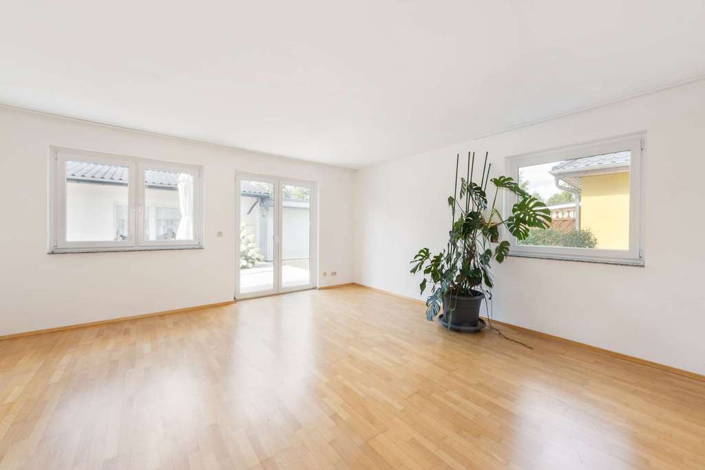 Immobilie in Werneuchen - Mit Sommerhaus! Doppelhaushälfte mit Einbauküche, Fußbodenheizung & ausgebautem Dach in Werneuchen - Bild 3