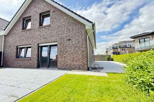 * Neubau * TOP Lage * PV-Anlage * Lüftungsanlage * elektr. Jalousien * Carport * Infrarot Heizung * – Die vollständige Adresse der Immobilie erhältst du vom Anbieter., 26639 Wiesmoor – Vorschaubild 3