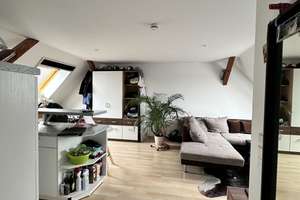 Charmante Dachgeschosswohnung mit  Holzbalken, EBK  & Weitblick über Leipzig