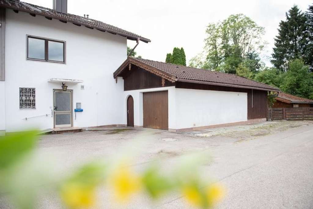 Immobilie in Otterfing - OTTERFING - Doppelhaushälfte mit viel Potenzial in zentraler, ruhiger Lage  - Bild 2