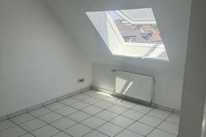 helle 2,5 Zimmer WOhnung im DG