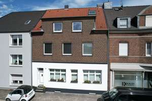 Vielfältig nutzbares Mehrfamilienhaus zur Kurz -oder Langzeitvermietung oder als Generationenwohnen. – Die vollständige Adresse der Immobilie erhältst du vom Anbieter., 47228 Bergheim, Duisburg – Vorschaubild 1