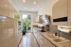 ALTBAU-CHARME AUSSEN, MODERNER WOHNKOMFORT INNEN – DREI WOHNEINHEITEN & PARKÄHNLICHER GARTEN – Die vollständige Adresse der Immobilie erhältst du vom Anbieter., 41061 Gladbach, Mönchengladbach – Vorschaubild 6