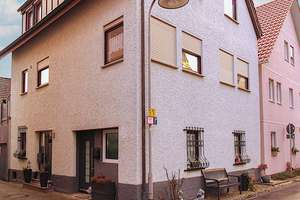 Familienfreundliches Zuhause mit Einliegerwohnung – gepflegt, modernisiert und gut gelegen – Die vollständige Adresse der Immobilie erhältst du vom Anbieter., 74348 Lauffen am Neckar – Vorschaubild 1