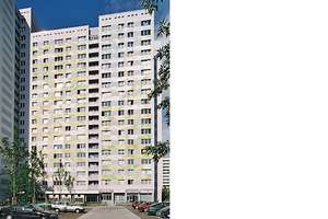 unrenovierte 2-Zimmer-Wohnung mit Durchreiche in der Küche