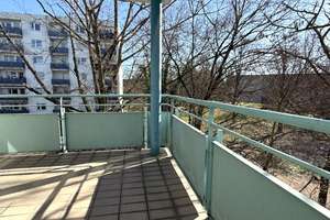 FREI! 3-Zimmerwohnung mit Eckbalkon und Stellplatz in gefragter Lage der Nordwestadt       – Die vollständige Adresse der Immobilie erhältst du vom Anbieter., 76137 Nordweststadt, Karlsruhe – Vorschaubild 2