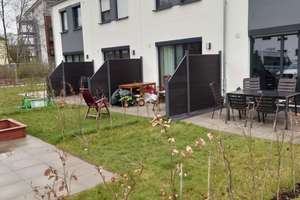 Neubausiedlung: attraktives 4,5-Zimmer-Reihenhaus in schöner Lage mit Garten & sw. Dachterrasse
