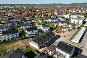 Ihr neues Zuhause: Stadthaus mit zwei Terrassen und Einbauküche – Die vollständige Adresse der Immobilie erhältst du vom Anbieter., 93073 Neutraubling – Vorschaubild 25