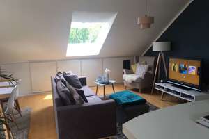 Stilvolle, gepflegte 2-Zimmer-Dachgeschosswohnung mit Balkon und Einbauküche in Stuttgart – Dieterlestraße X, 70469 Feuerbach-Mitte, Stuttgart – Vorschaubild 3