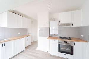 Altbautraum mit 110m² im DG, frisch renoviert, 4-Zimmer, mit neuer EBK und Gartennutzung – Schwartauer Allee 121, 23554 Sankt Lorenz Nord, Lübeck – Vorschaubild 2