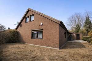 Schönes Einfamilienhaus mit Garten in ruhiger Wohnlage von Wahlstedt – Die vollständige Adresse der Immobilie erhältst du vom Anbieter., 23812 Wahlstedt – Vorschaubild 2