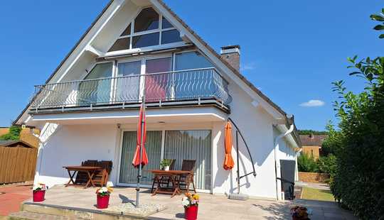 Bild von Einfamilienhaus mit zwei Einliegerwohnungen