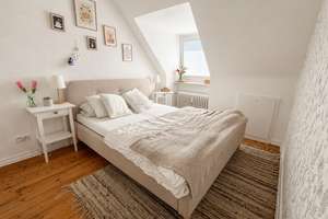 Ein kleines Platzwunder: Charmante Dachgeschosswohnung – Kapitalanlage in Hamburg Horn – Die vollständige Adresse der Immobilie erhältst du vom Anbieter., 22111 Horn, Hamburg – Vorschaubild 1