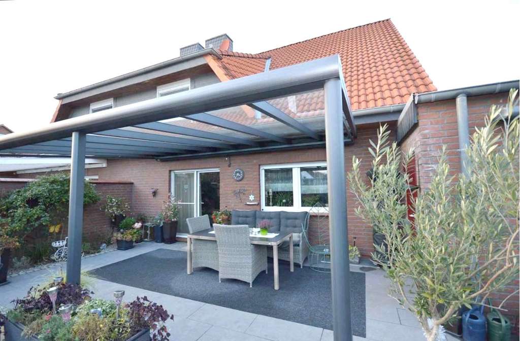 Immobilie in Schwülper - Wunderschöne, top gepflegte Doppelhaushälfte mit liebevoll angelegtem Garten, Keller + Garage. - Bild 1