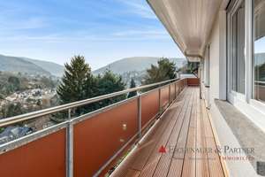 IDEAL FÜR PAARE UND FAMILIEN - Frisch sanierte 4 ZKBB mit Panorama-Balkon und tollem Ausblick