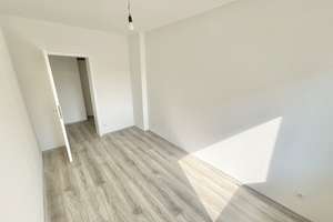 Frisch renovierte 4-Zimmer-Wohnung mit Balkon und Gäste-WC! – Katernberger Str. 21-25, 45327 Katernberg, Essen – Vorschaubild 7