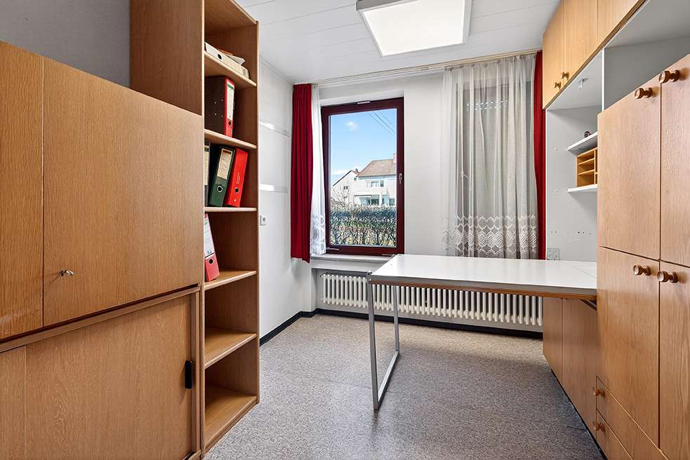 Immobilie in Vöhringen - Großzügiges Einfamilienhaus mit Einliegerwohnung und Praxis im Herzen von Vöhringen - Bild 12