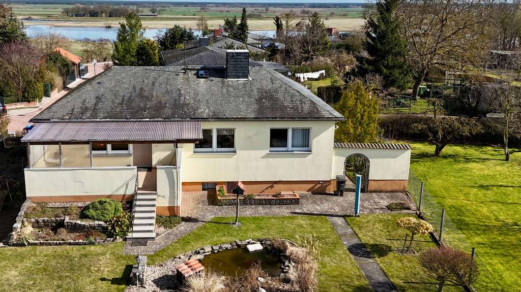 Immobilie in Arneburg - Ruhig gelegenes Einfamilienhaus mit Elbblick, Gartenidylle & überdachter Terrasse in Arneburg - Bild 3