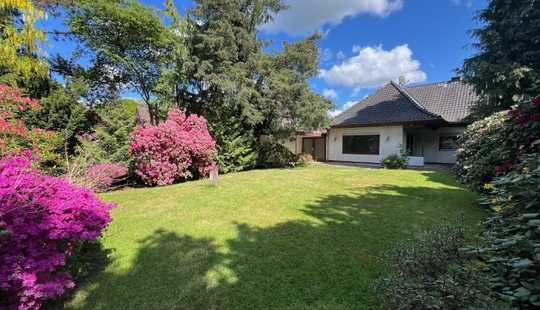 Bild von ebenerdig ausgestatteter Walmdachbungalow mit Garage an Toplage im Zentrum von Westerstede